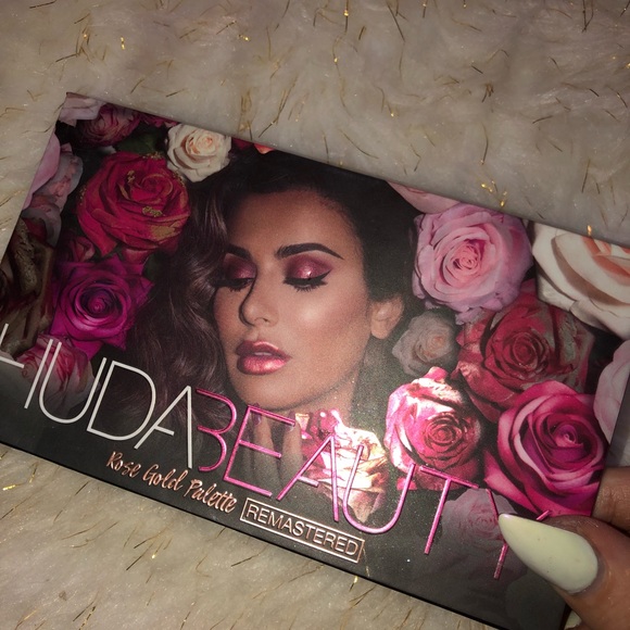 Buy Huda Beauty Rose Gold Remastered Eyeshadow Palette Now! huda beauty rose gold remastered